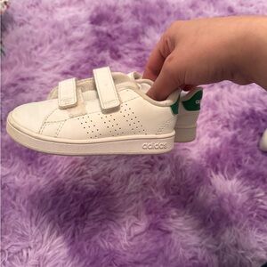 Adidas unisex shoes size 6(22)